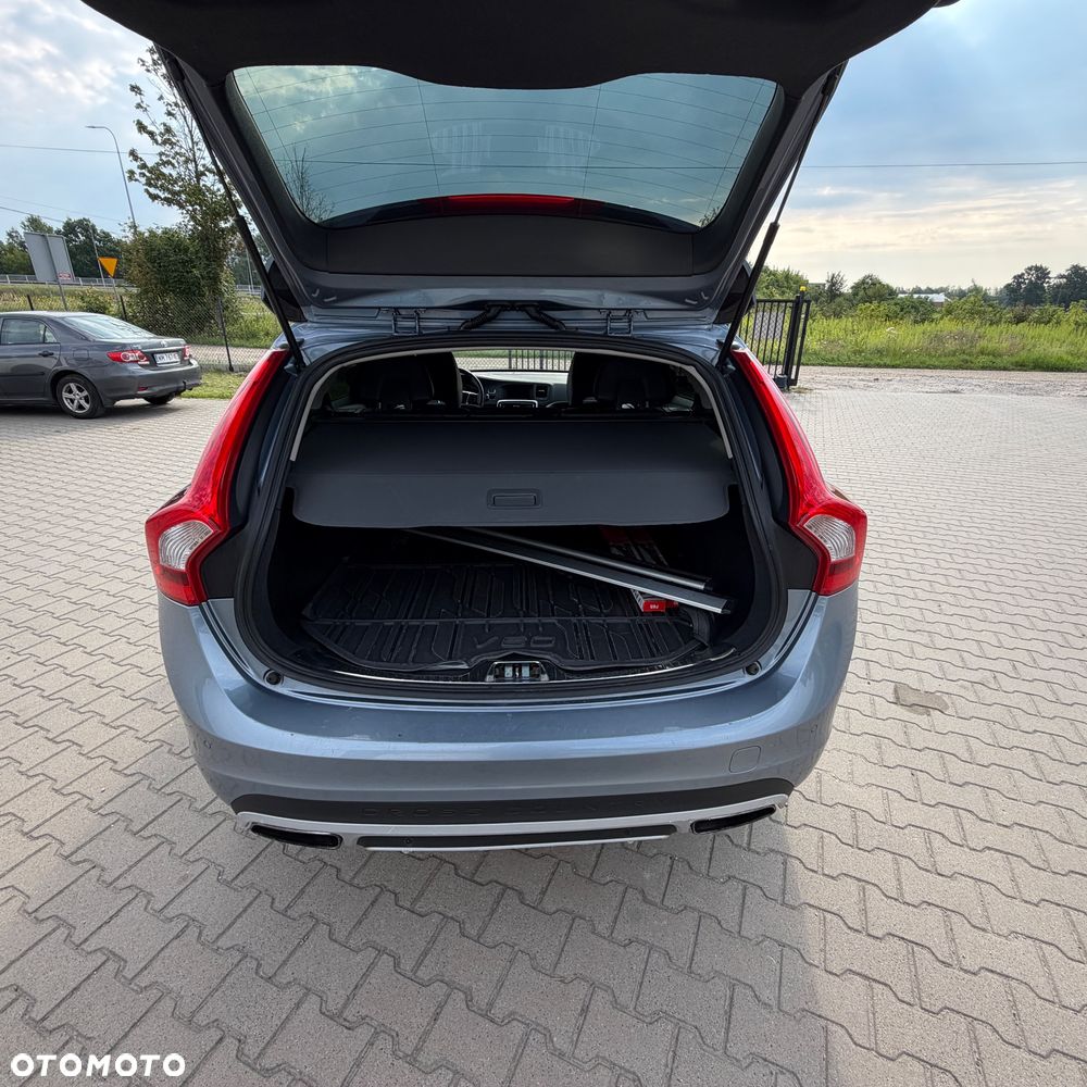Volvo V60 Cross Country - 17