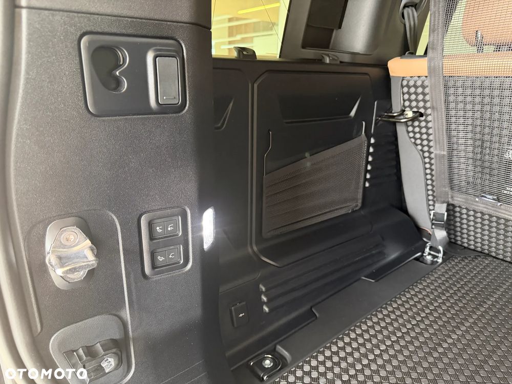Land Rover Defender 3.0 D350 mHEV X-Dynamic HSE - 29