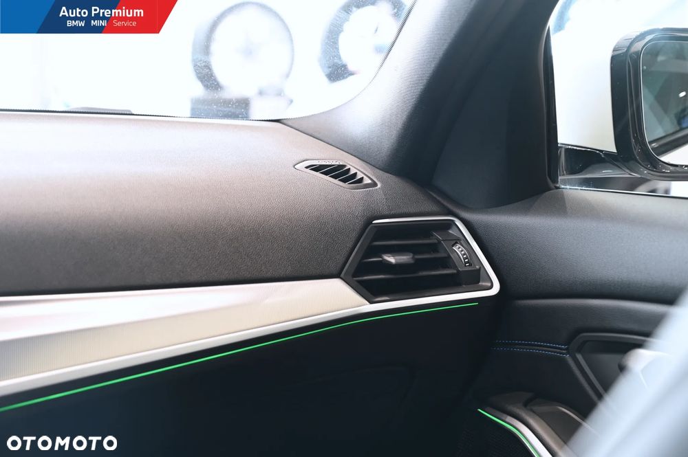 BMW Seria 3 320d xDrive mHEV - 18