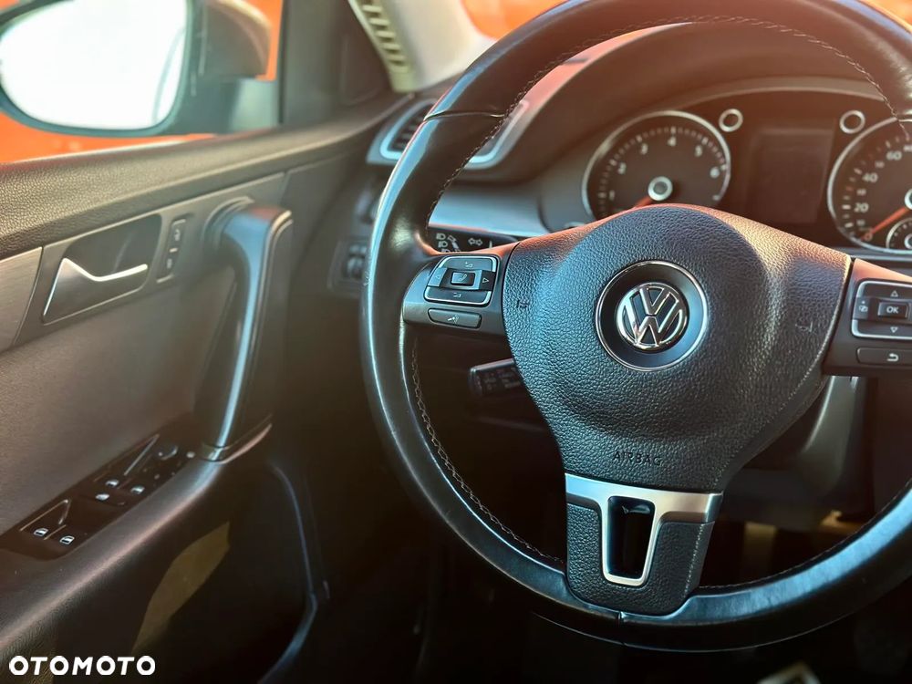 Volkswagen Passat 1.8 TSI BMT Highline - 16