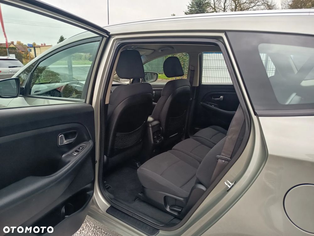 Kia Carens 1.6 GDI Fifa World Cup Edition - 35