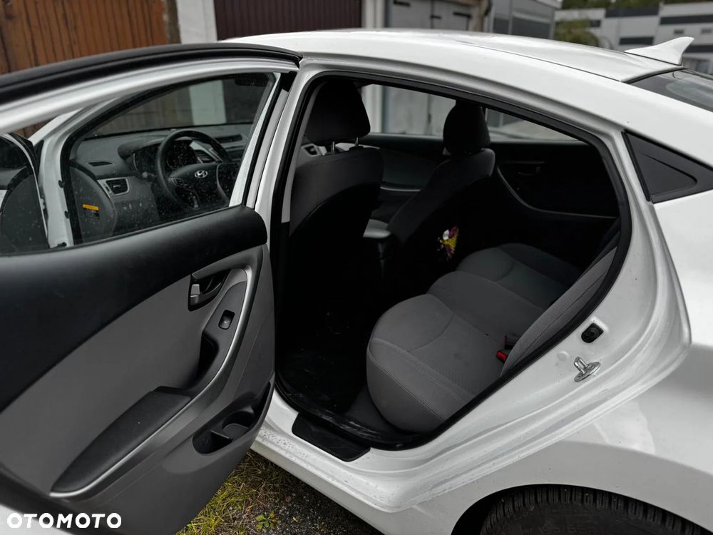 Hyundai Elantra - 6