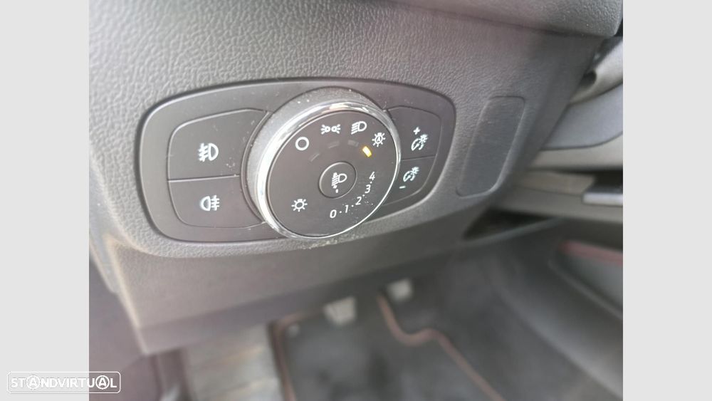 Ford Focus SW 1.0 EcoBoost MHEV ST-Line X - 31