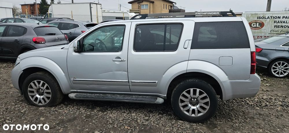 Nissan Pathfinder 3.0 D V6 LE EU5 - 6