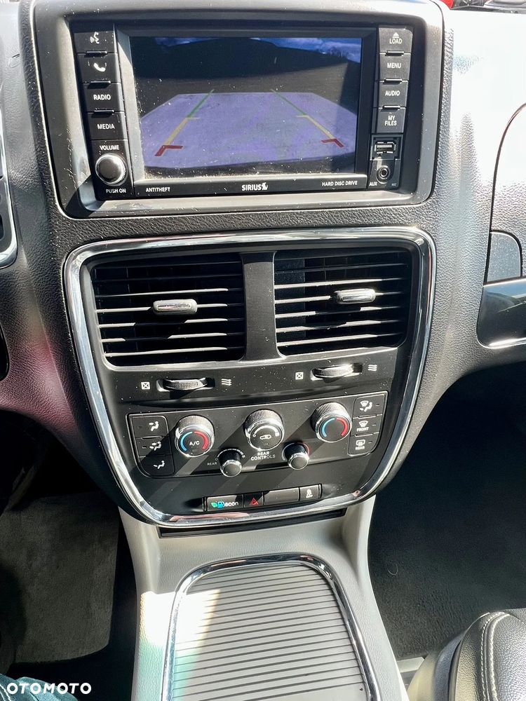 Dodge Grand Caravan - 21