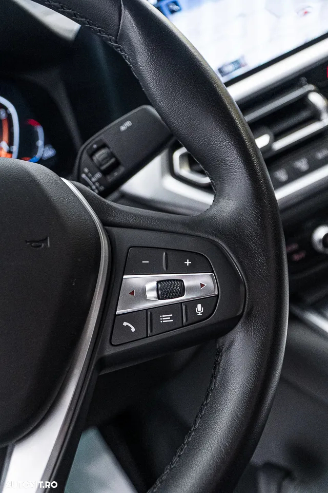 BMW Seria 3 318d Aut. Sport Line - 33