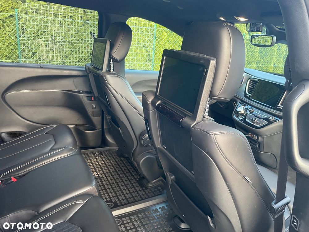 Chrysler Pacifica - 19