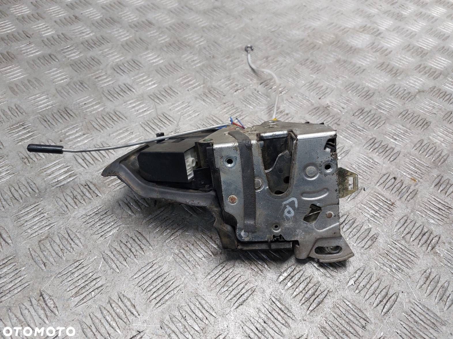 ZAMEK DRZWI LEWY PRZÓD BMW E39 - 1