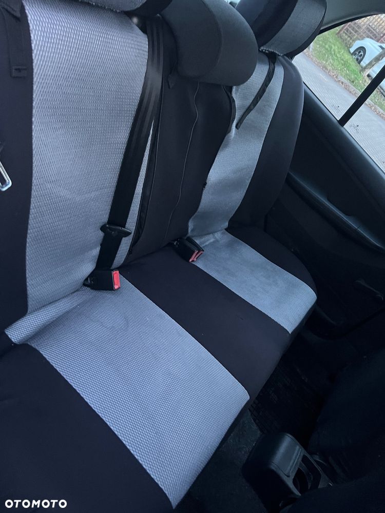 Skoda Fabia 1.4 16V Ambiente + - 33