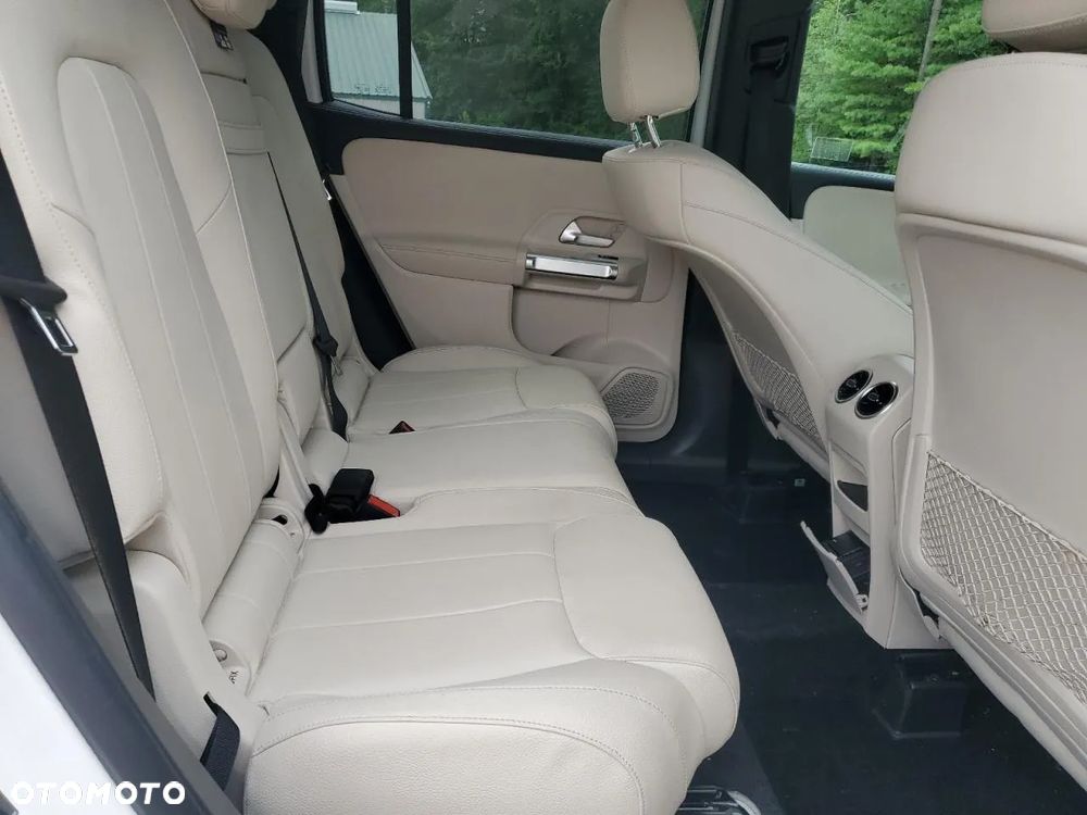 Mercedes-Benz GLB - 11