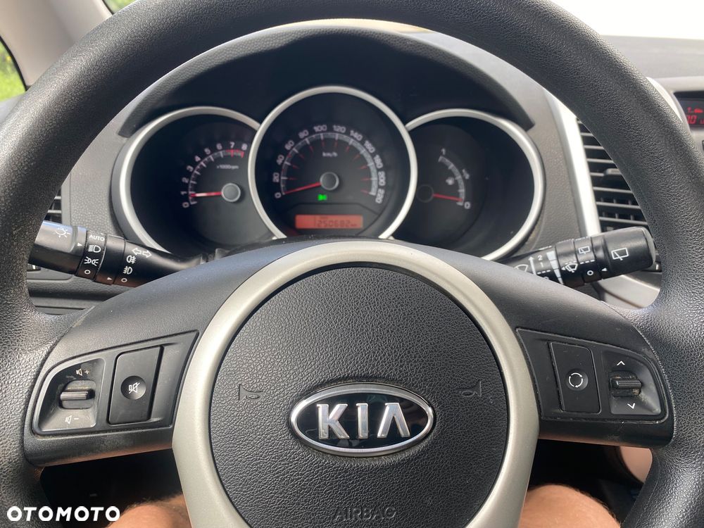 Kia Venga - 15