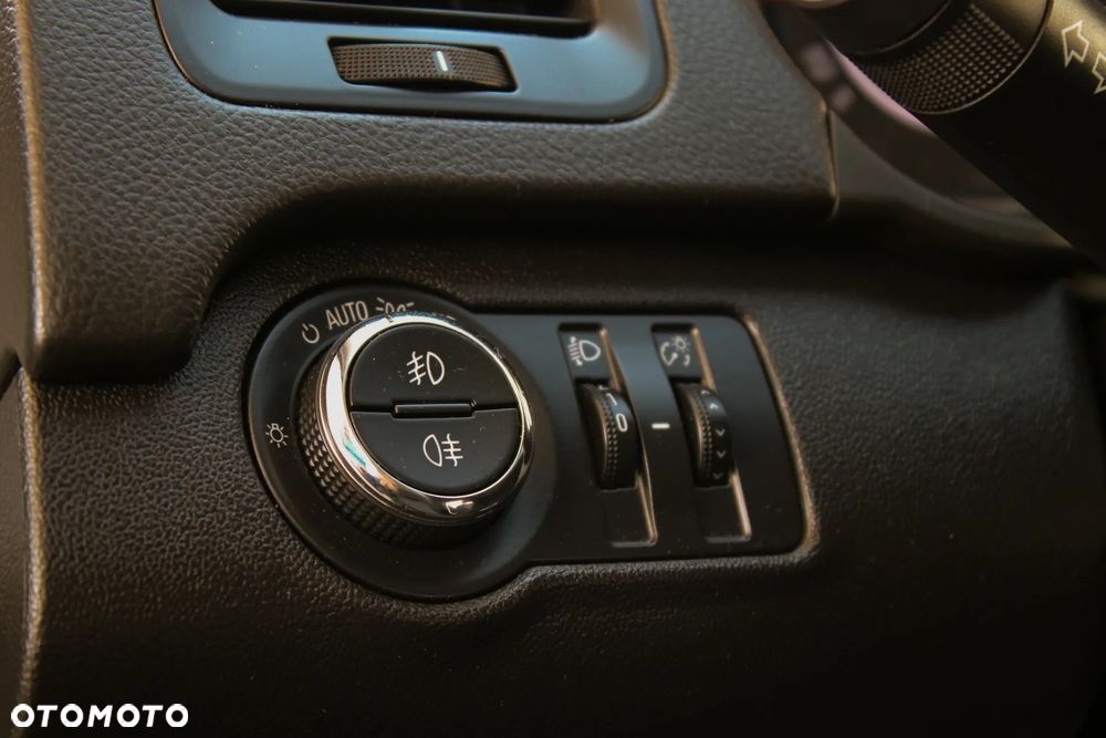 Opel Insignia 2.0 CDTI Executive S&S - 32