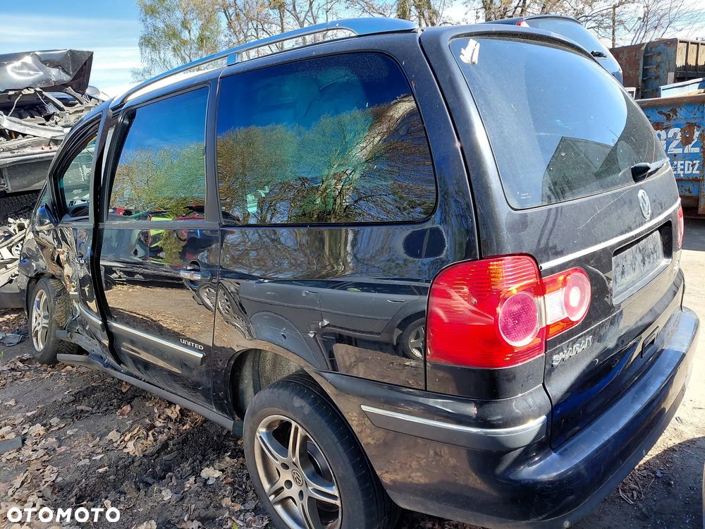 Na części: Volkswagen Sharan  Rok 2008 Pojemność 1968 Moc 103 kw Diesel - 3