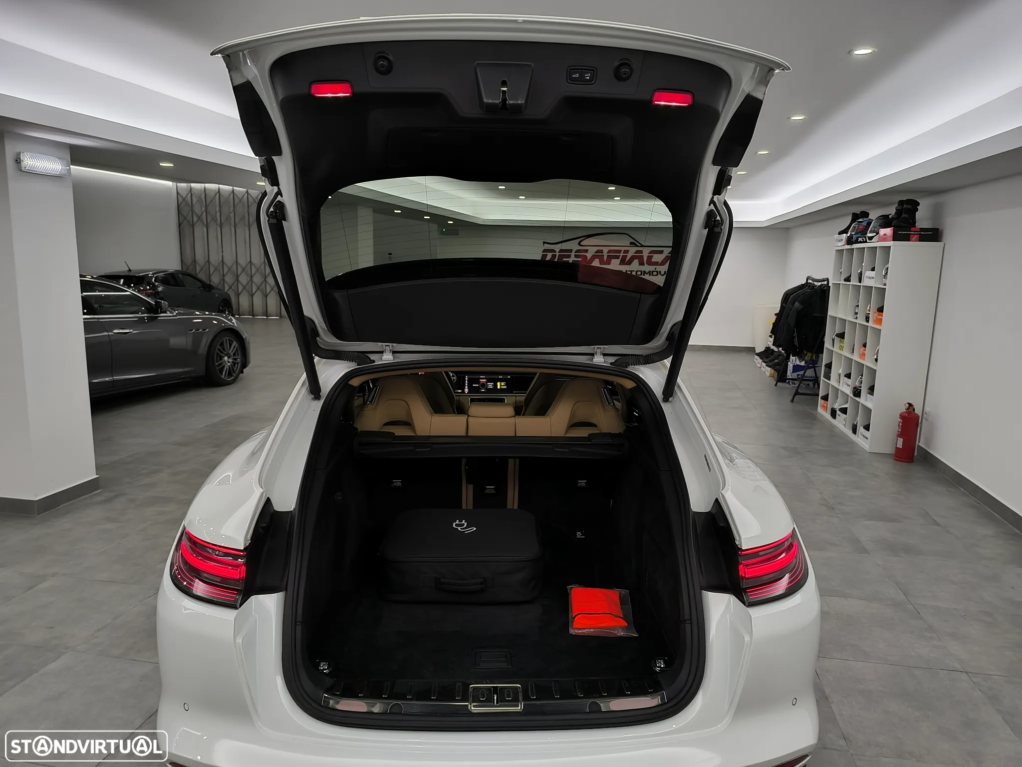 Porsche Panamera Sport Turismo 4 E-Hybrid - 42