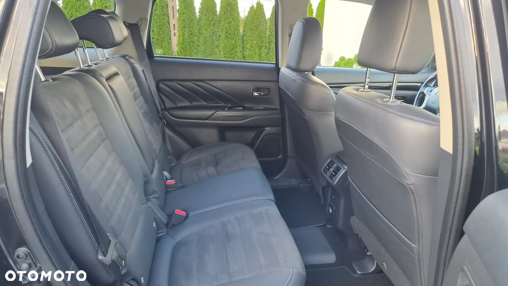 Mitsubishi Outlander 2.4 4WD Diamant - 19