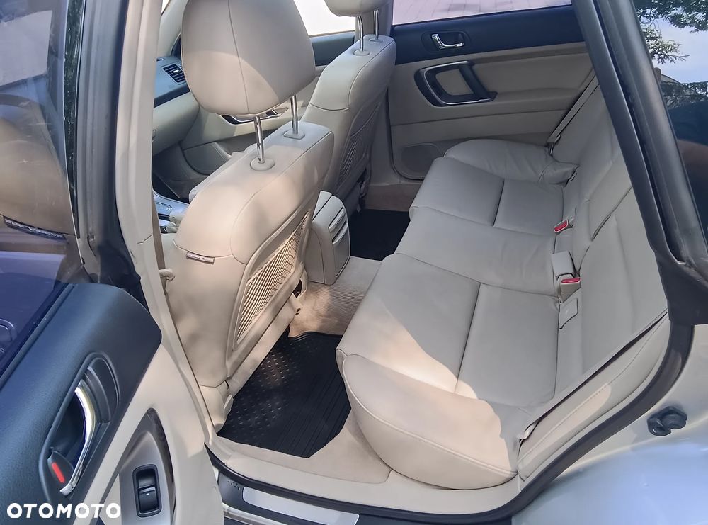 Subaru Outback 3.0 H6 - 26