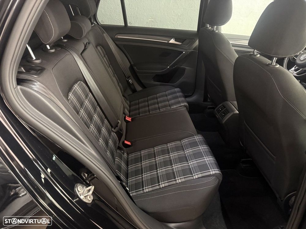 VW Golf 2.0 TDI GTD - 12