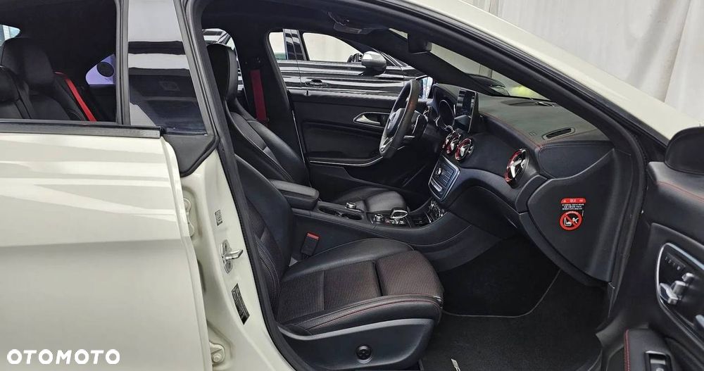 Mercedes-Benz CLA AMG 45 4Matic AMG Speedshift DCT 7G - 19