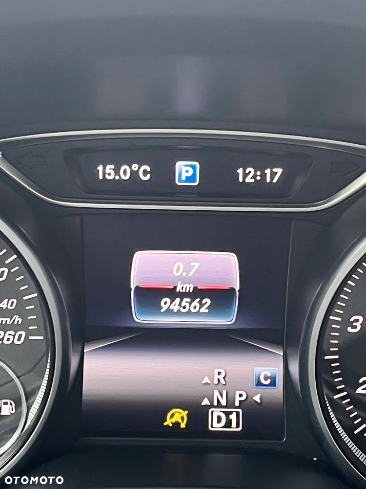 Mercedes-Benz GLA 200 7G-DCT - 16