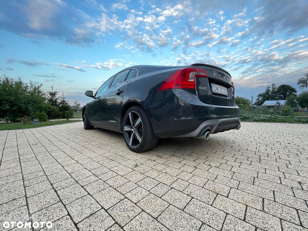 Volvo S60 D4 Drive-E R-Design Kinetic - 3