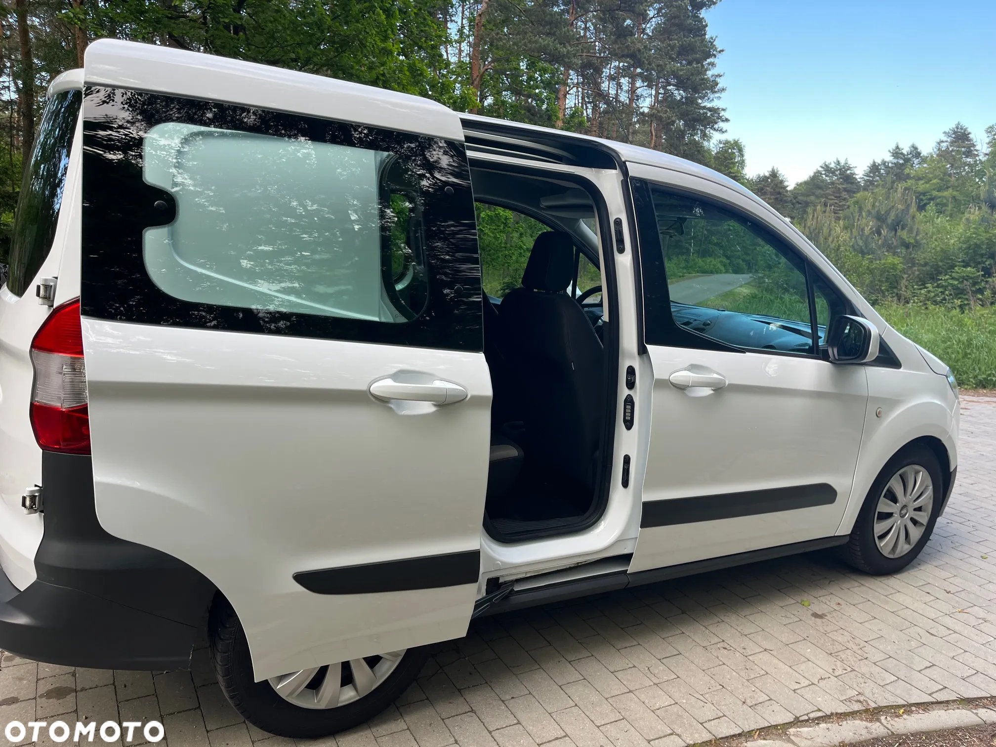 Ford Transit Courier - 32