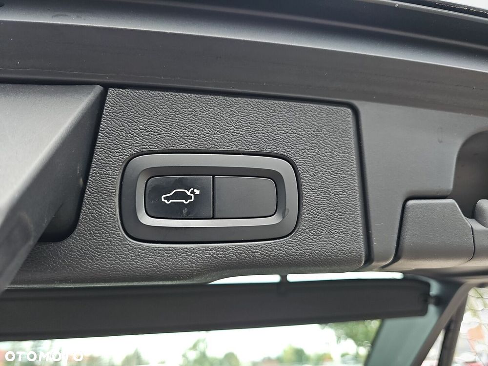 Volvo XC 60 B4 D AWD Momentum Pro - 30