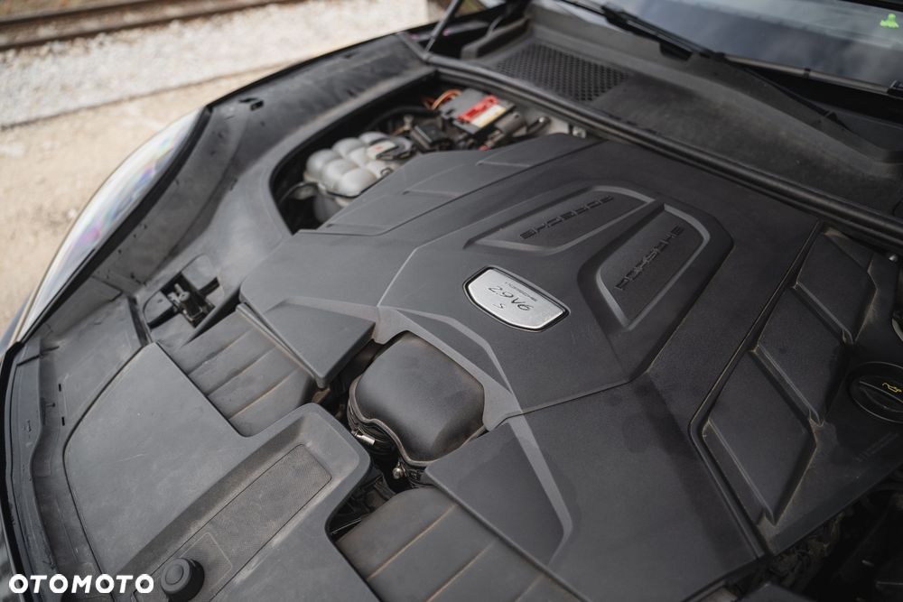 Porsche Cayenne S - 32