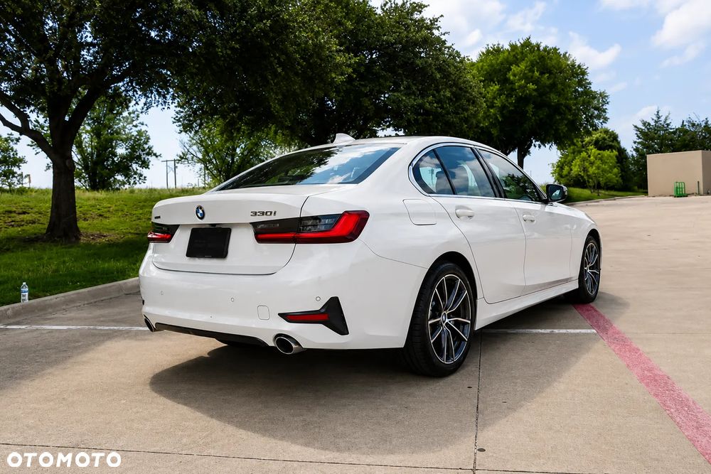 BMW Seria 3 330i xDrive - 5