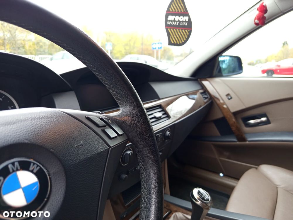 BMW Seria 5 525i - 31
