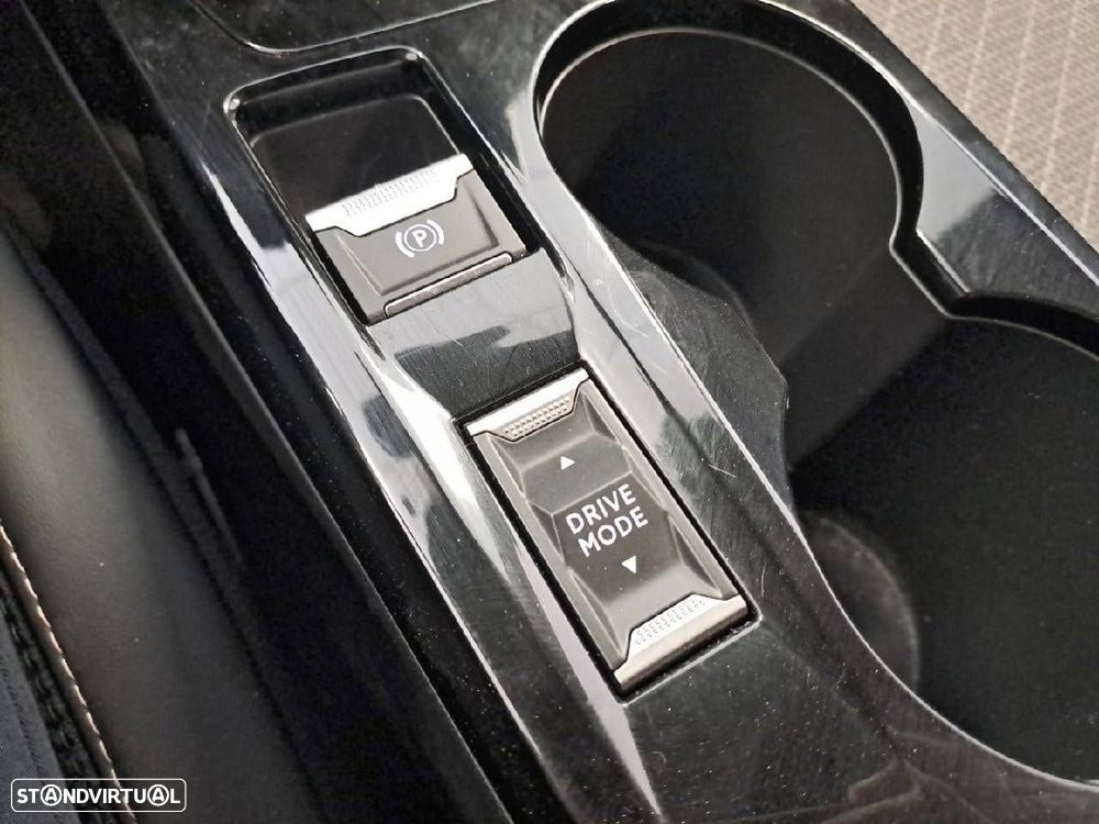 Peugeot 2008 1.2 Hybrid Allure e-DCS6 - 23