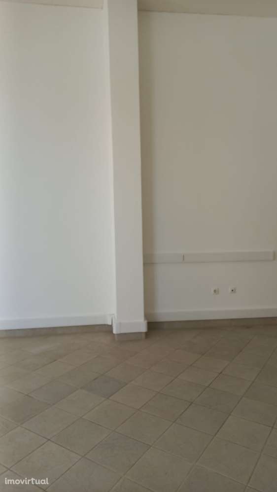 Armazém em Canidelo com estacionamento pavimentado - Grande imagem: 2/43