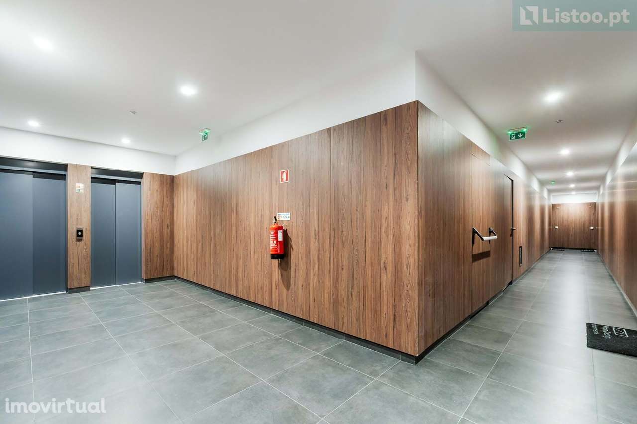 Apartamento T3 Moderno com Varanda e 2 Lugares de Garagem | Centro da - Grande imagem: 4/27