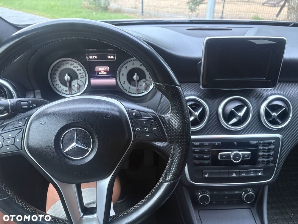 Mercedes-Benz Klasa A 180 BlueEfficiency Edition - 19