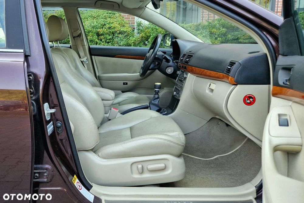 Toyota Avensis - 10