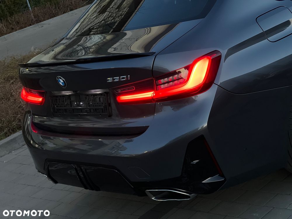 BMW Seria 3 330i M Sport - 8