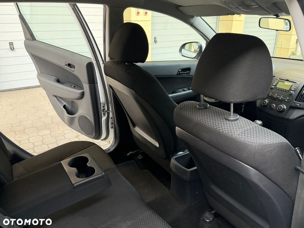 Hyundai i30 1.4 Comfort World Cup - 11