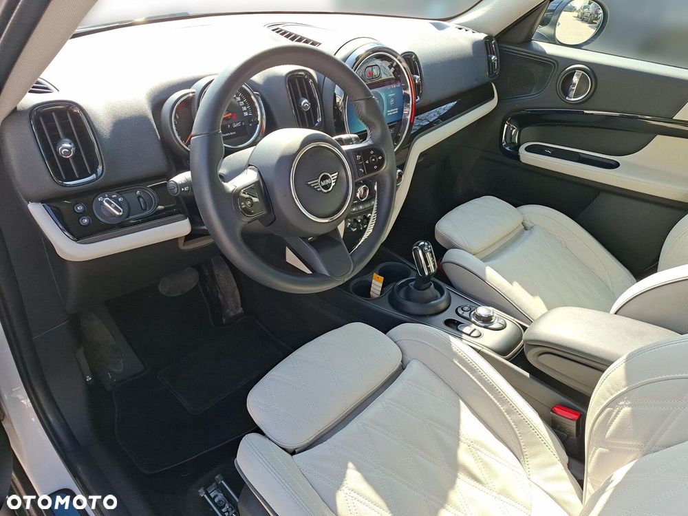 MINI Countryman Cooper ALL4 Classic Trim - 11