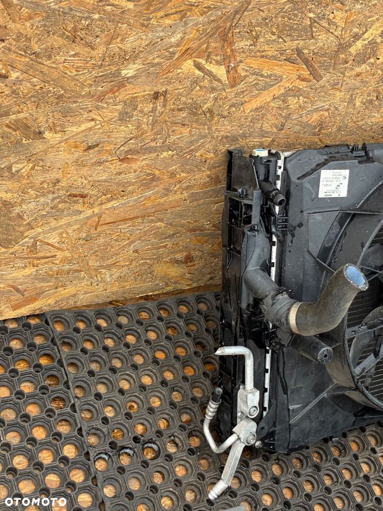 BMW 1 E87 BENZYNA PAS PRZEDNI CHŁODNICA WENTYLATOR KOMPLET - 12