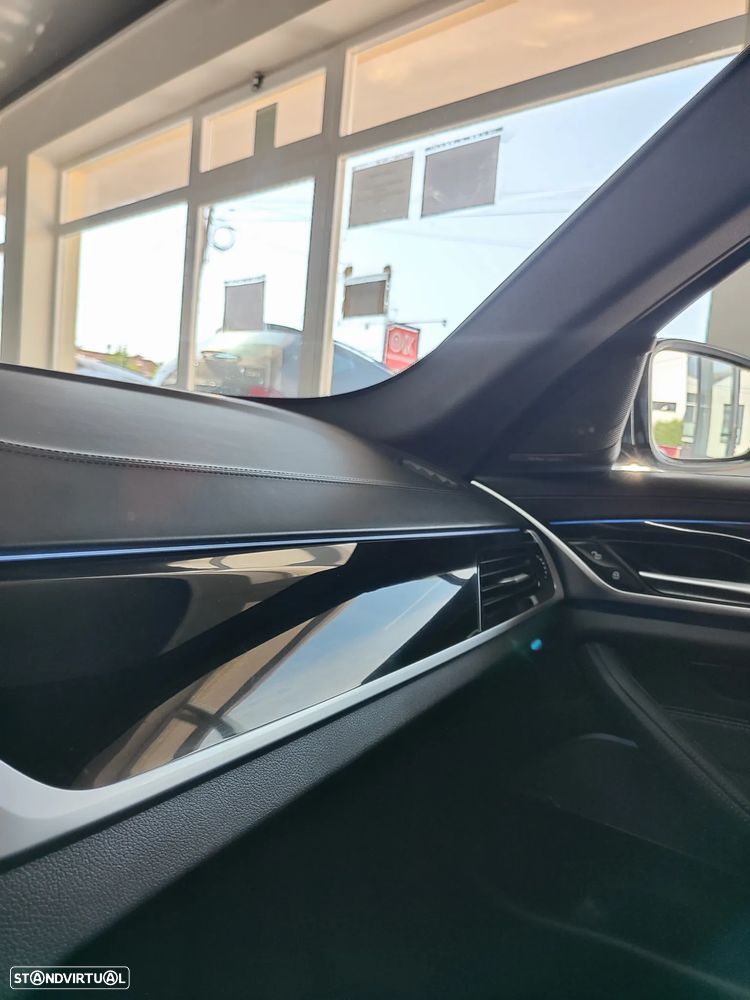 BMW 530 e Pack 50 anos M - 45