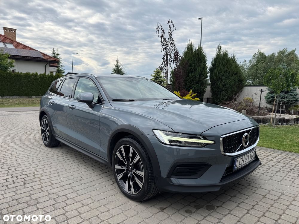 Volvo V60 B4 D Ultimate Dark - 1