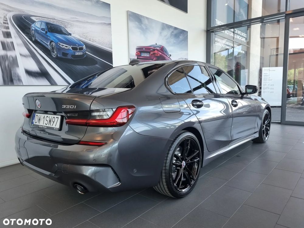 BMW Seria 3 2022 photo 2