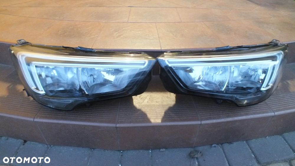 Lampy przednie lewa prawa  Opel Crossland - 1