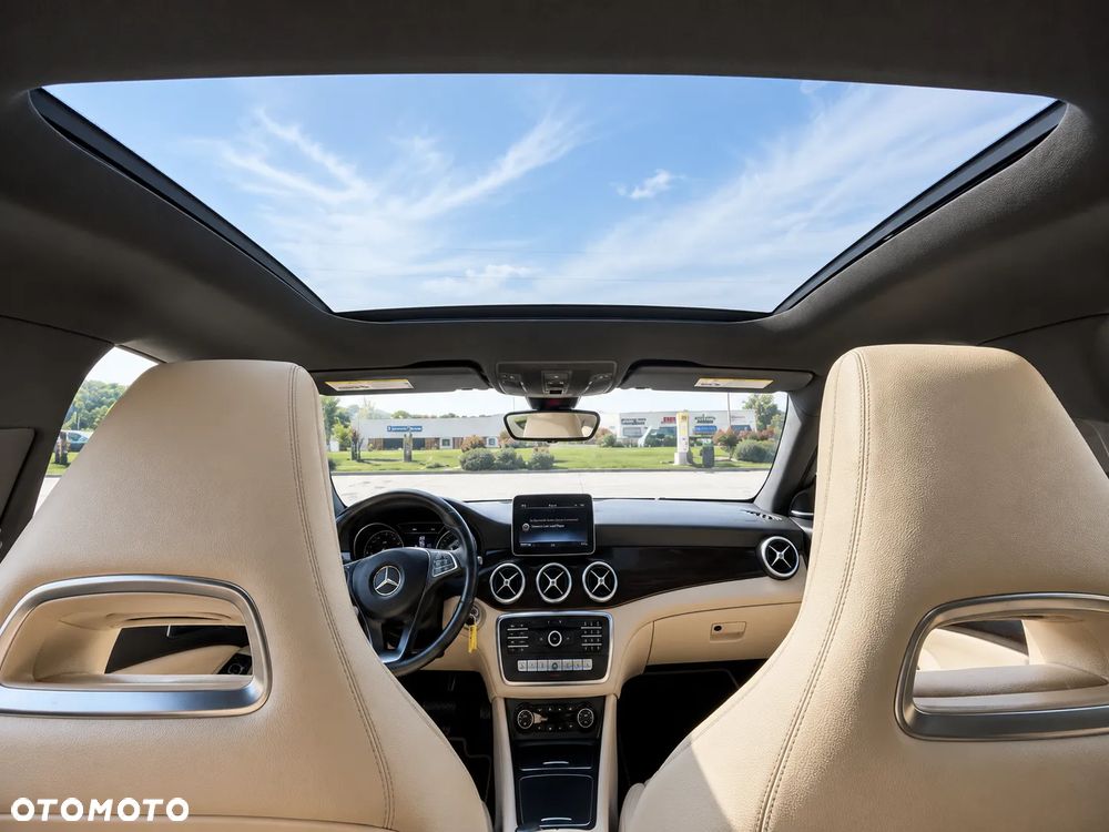 Mercedes-Benz CLA 250 4Matic 7G-DCT - 17