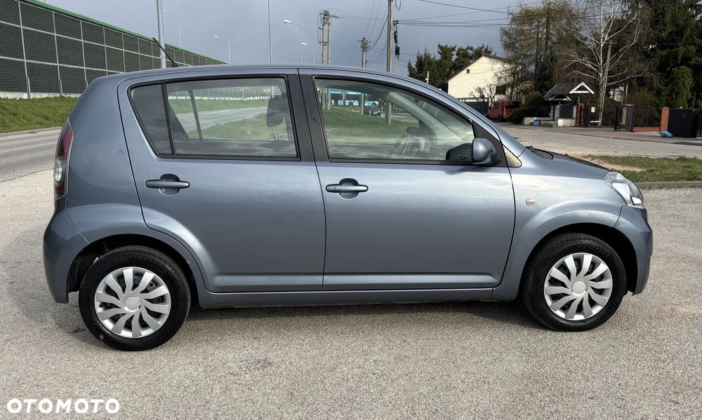 Daihatsu Sirion 1.3 - 6