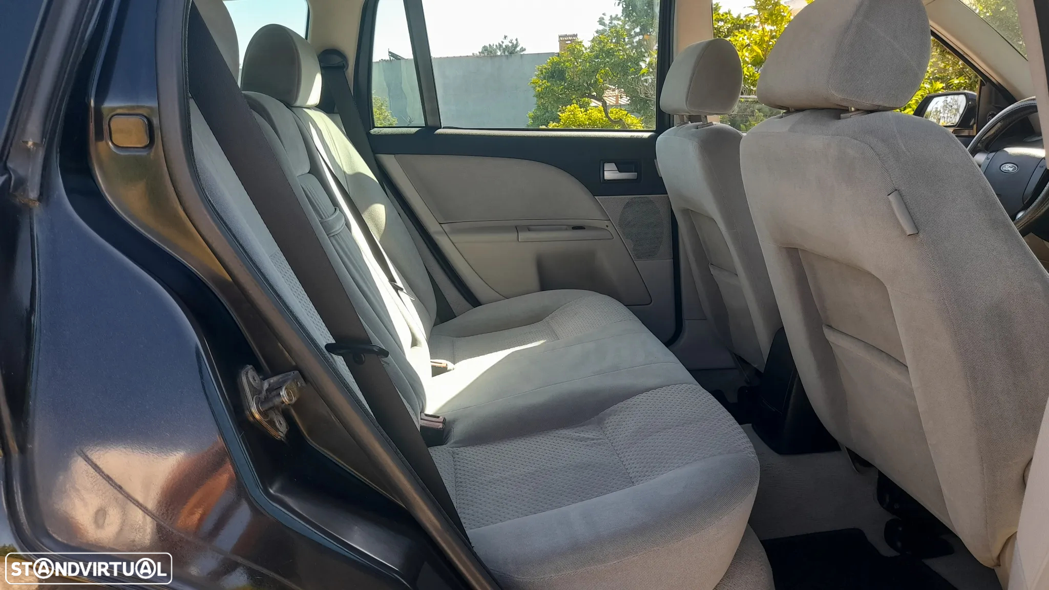 Ford Mondeo SW 2.0 TDdi Ghia - 34