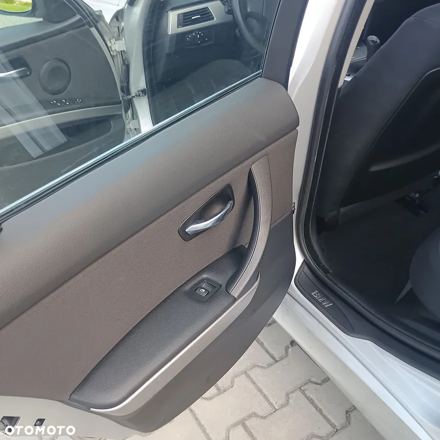 BMW Seria 3 318i - 31