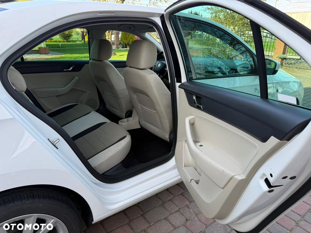 Skoda RAPID 1.6 TDI DPF Style Plus - 17