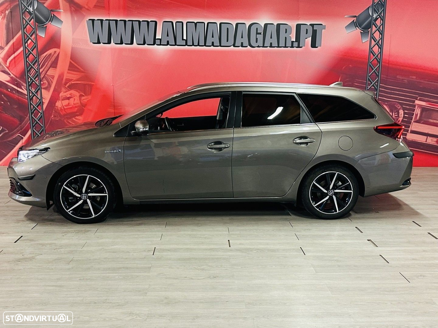 Toyota Auris Touring Sports 1.8 HSD Comfort +P.Sport+Navi - 2