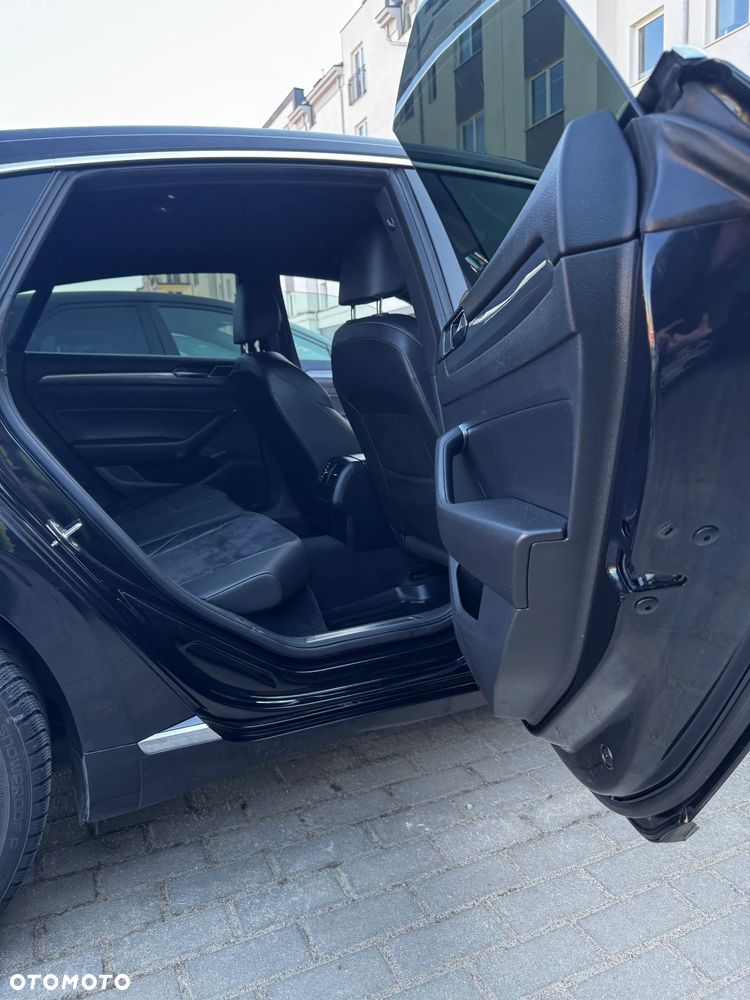 Volkswagen Arteon 2.0 TDI SCR R-Line DSG - 26