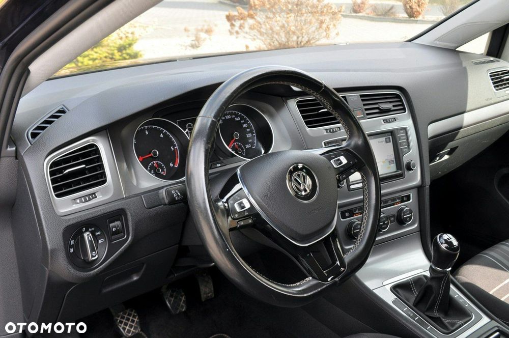 Volkswagen Golf - 23